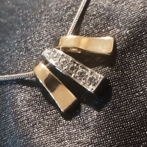 Avon tassel pendant necklace 22 inches long